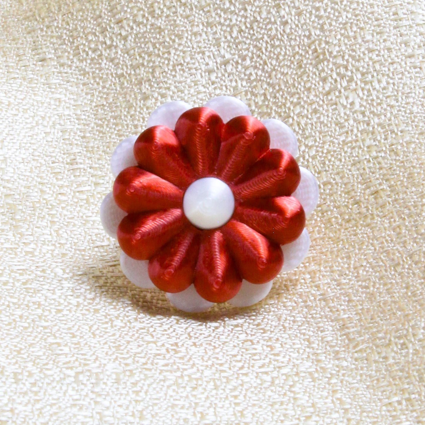 Fantastic daisy white ring