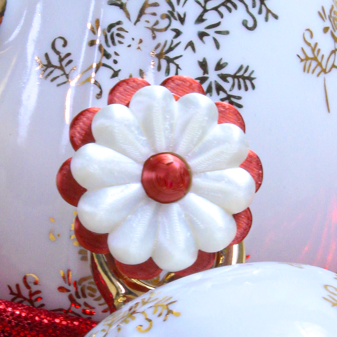 Fantastic daisy white ring